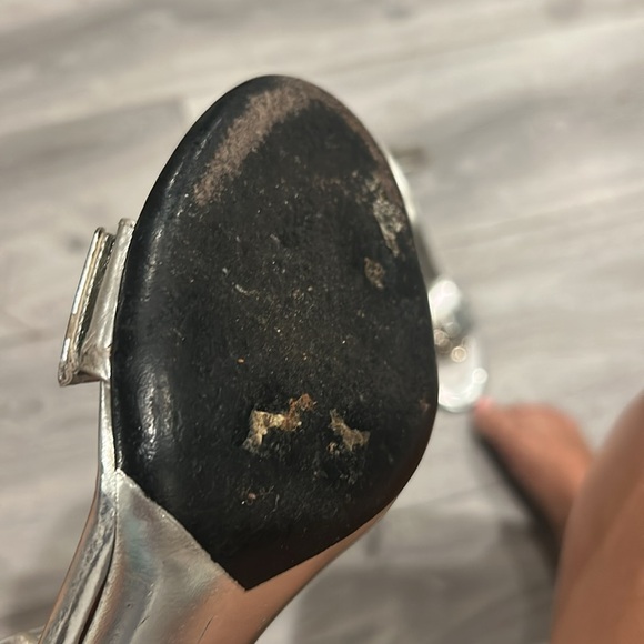 Gucci Metallic Silver Heels with Buckle6 1/2 B - Picture 7 of 12